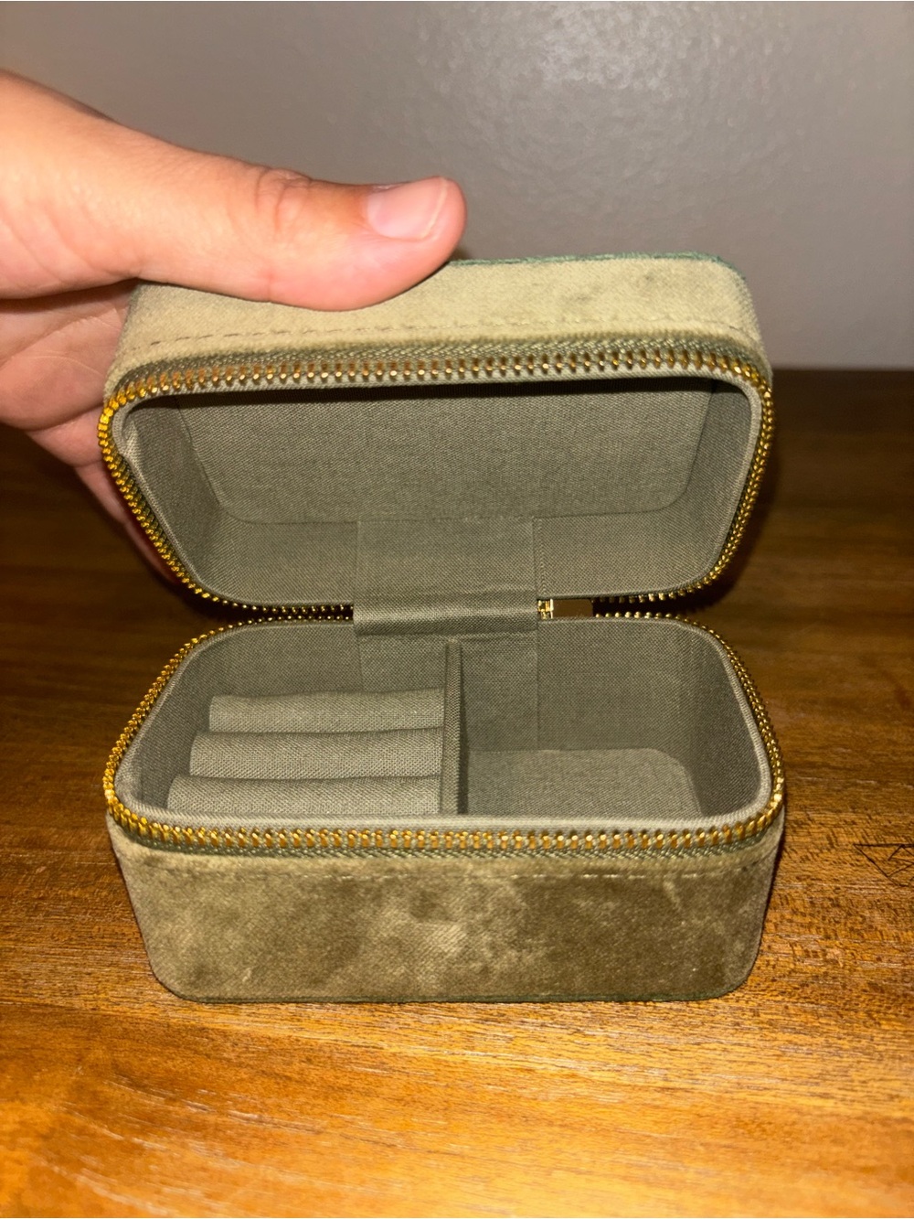 Sézane Velvet Jewelry Box - Picture 3 of 3